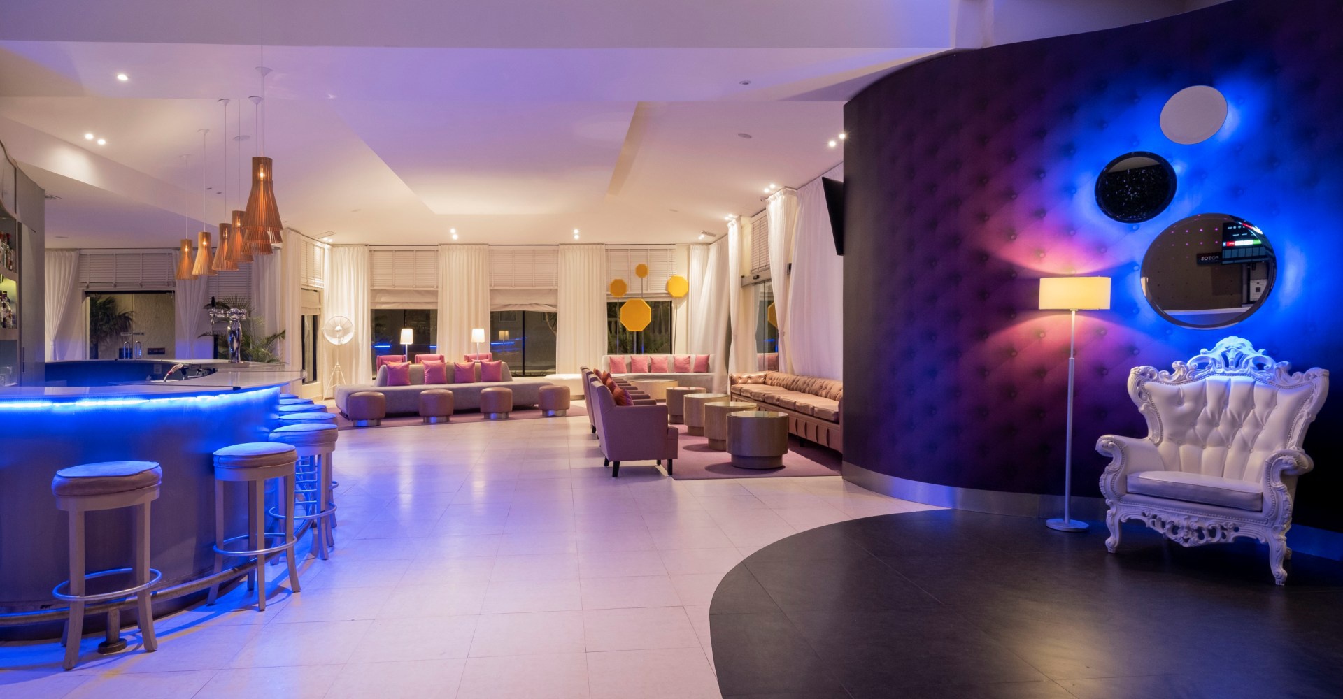 Lobby bar HOTEL NYX CANCUN Cancun
